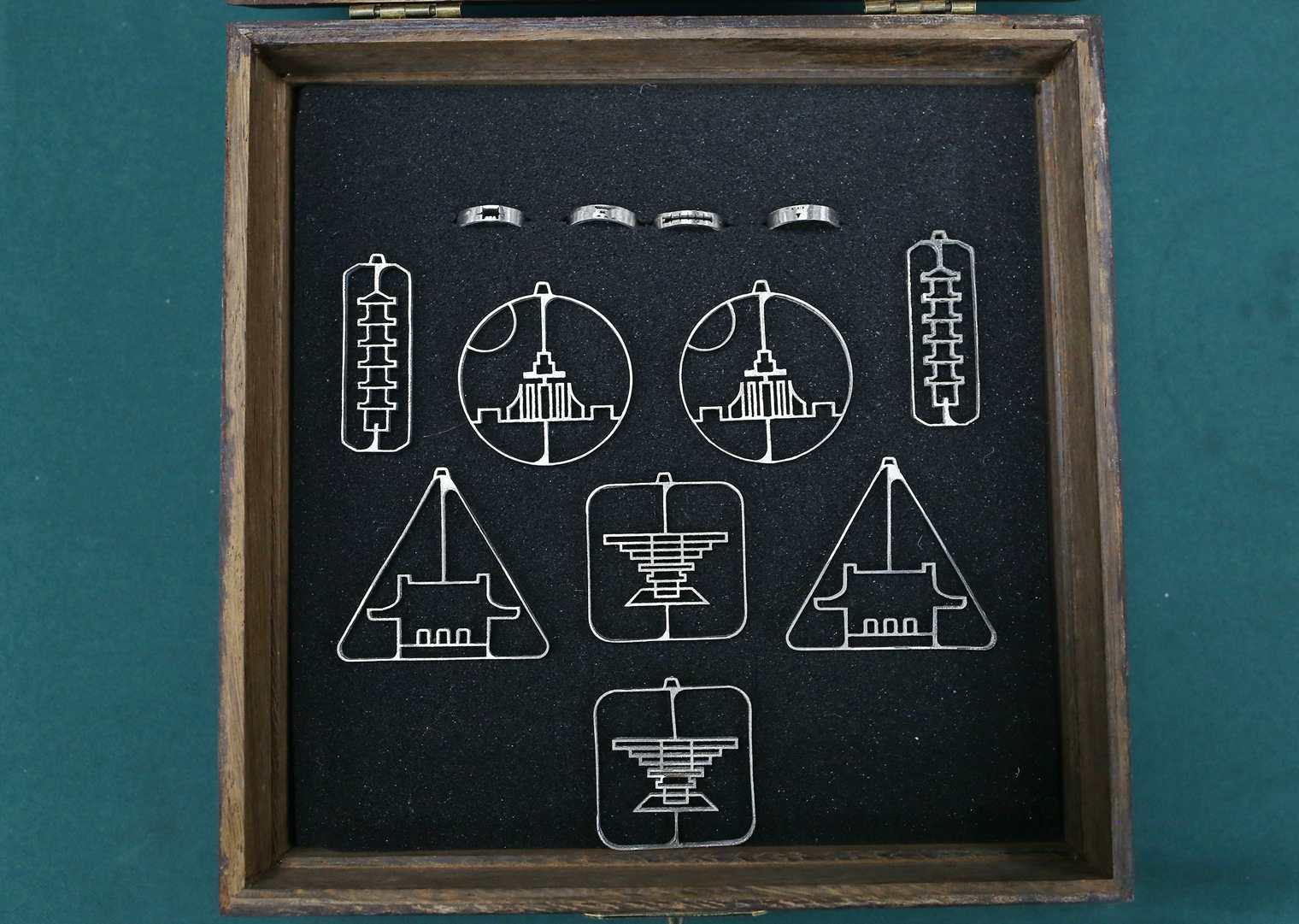 最佳藝術設計獎（二等獎）  《源?靜?明?悟?樂》系列飾品_副本.jpg